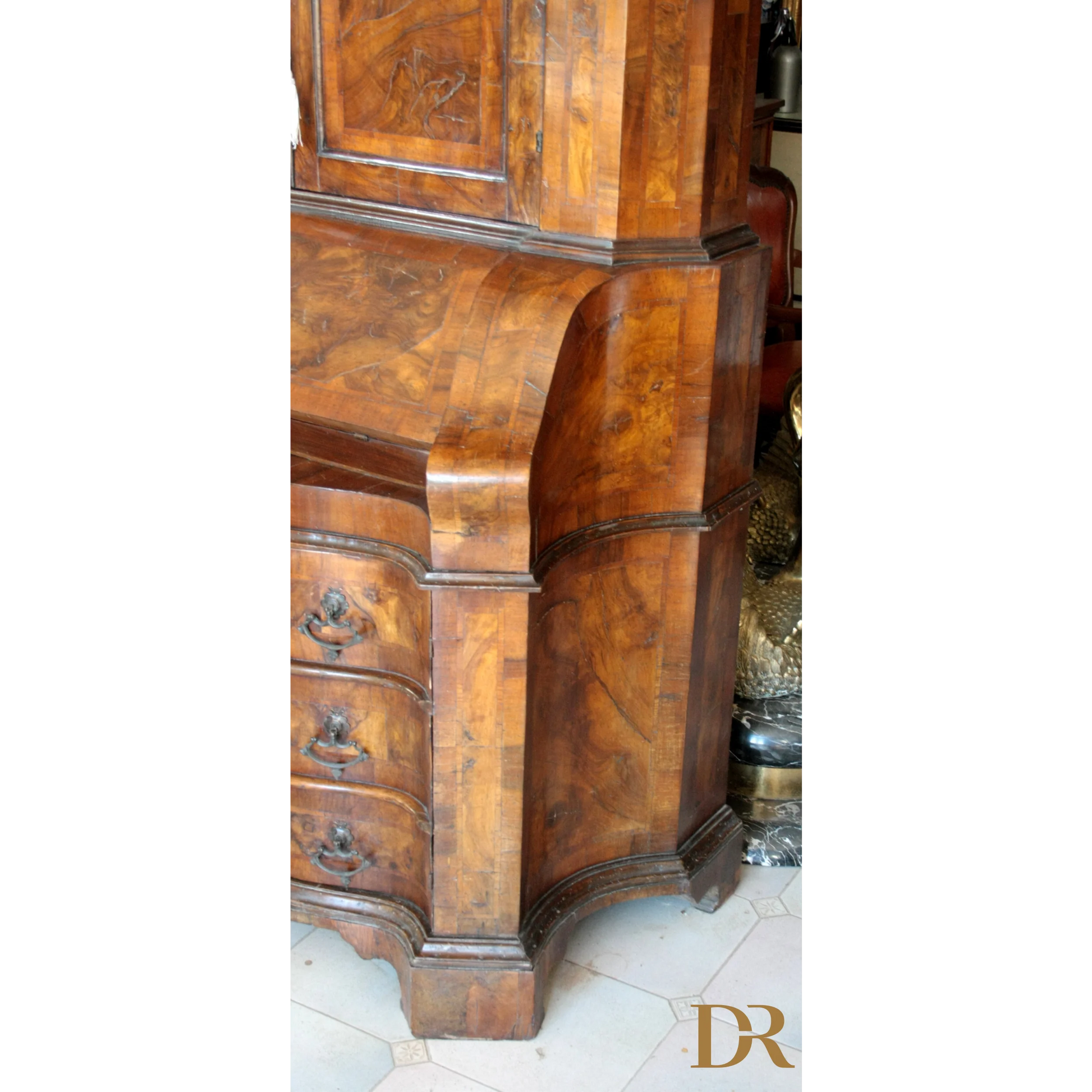 Antico scrittoio segretario in noce con marqueterie, design vintage per casa