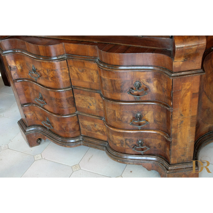 Comò vintage italiano in noce con dettagli di radica, perfetto per la casa di design