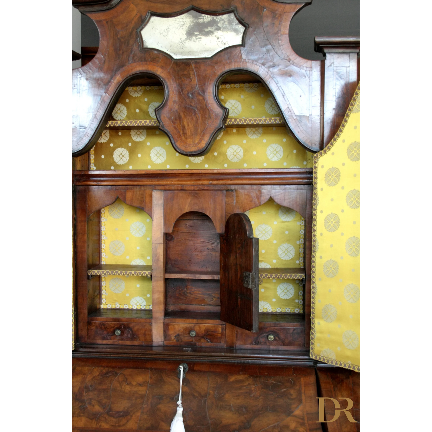 Antico trumeau italiano lombardo in noce con specchio, design vintage per casa