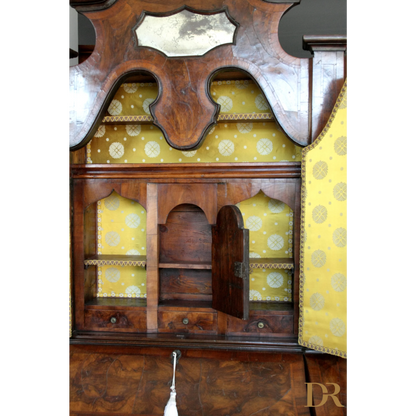 Antico trumeau italiano lombardo in noce con specchio, design vintage per casa