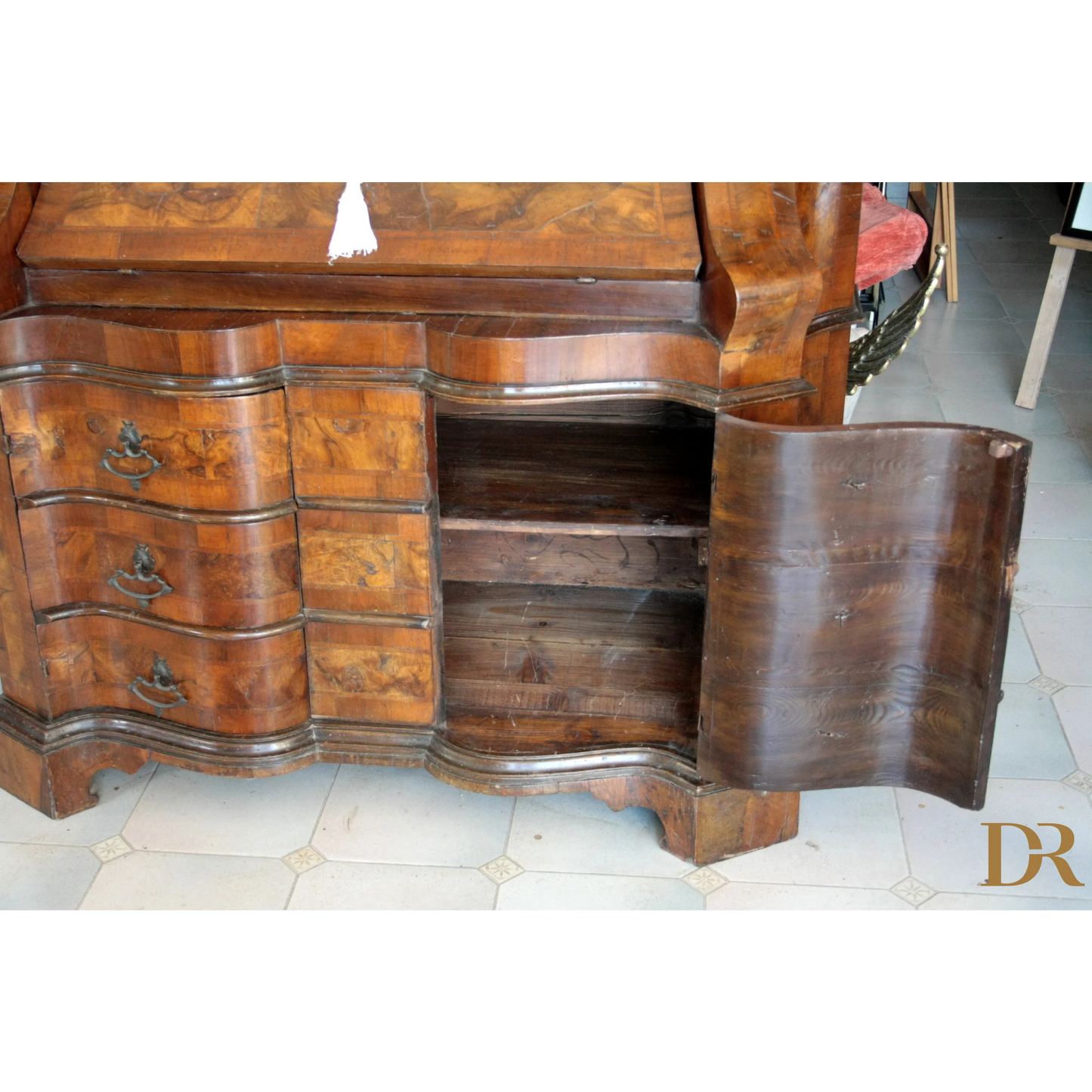 Comò vintage barocco in noce e radica di noce, design casa originale XIX secolo