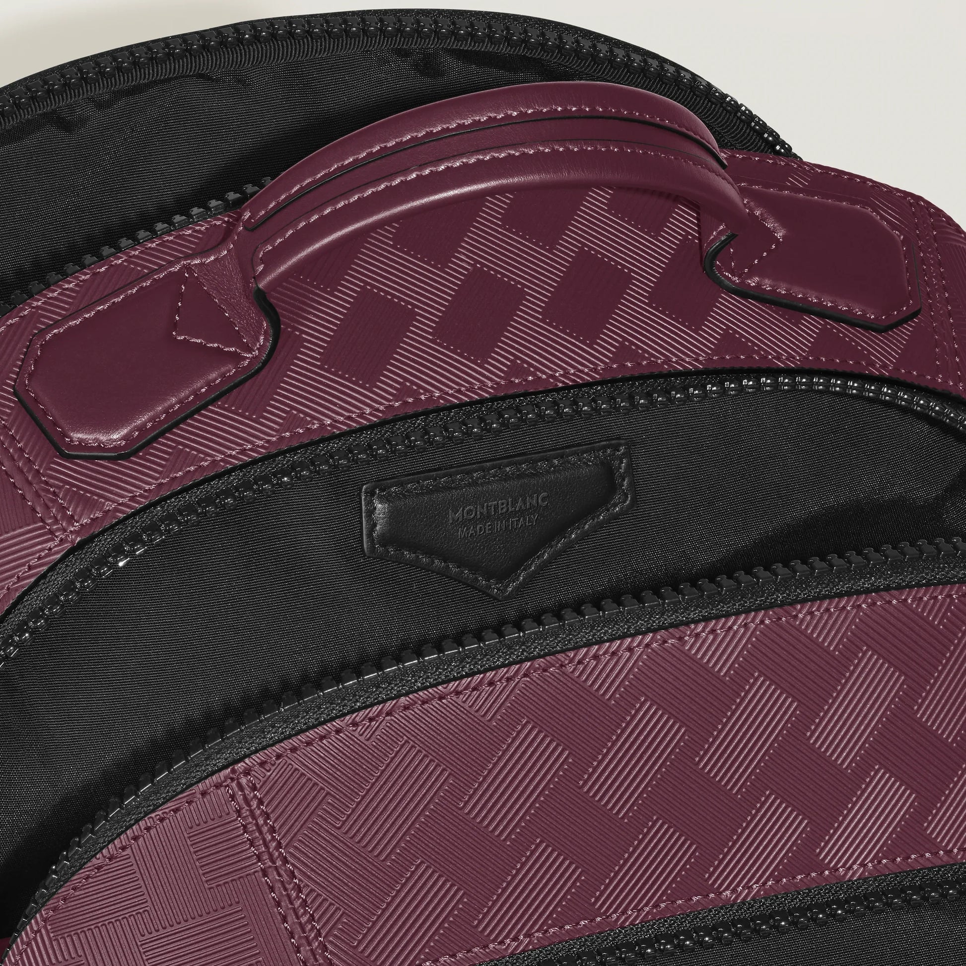 Montblanc zaino medio extreme bordeaux con motivo intrecciato e dettagli in pelle nera con scomparti extreme medio e computer portatile tasche interne